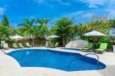 Image de Stylish home, pool, garden, beach club included, short walk to Mullins Beach