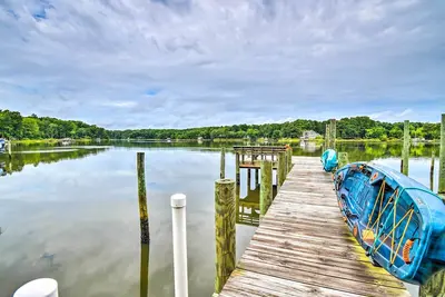 Image de Relaxing Riverfront Cottage w/ Boat Dock!