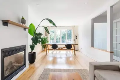 Image de Bright Riverfront 3-Bedroom Condo