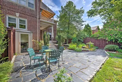 Image de Cozy Richmond Studio: Gorgeous Outdoor Space!