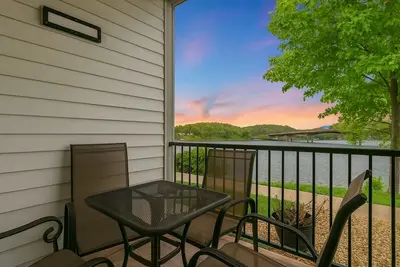 Steps to Water, Serene View, Updated Condo Family Fun w/ 3 Pools in Camdenton