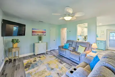 Image de Lakeside Crescent City Cottage: Boat + Dock!