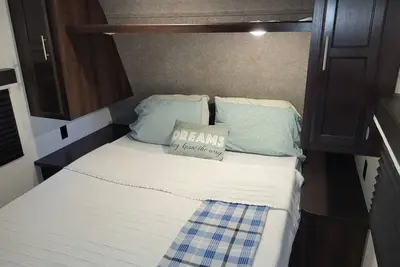 Image de Cozy Country Camper!