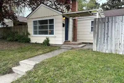 Image de Private and secure stand alone one bedroom close to downtown