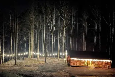 Image de King Bed Cozy Cabin on the Hatfield McCoy trails