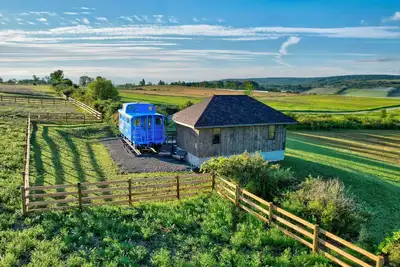 Image de The Caboose | Mtn Views | Farm Animals + Fire Pit!
