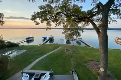 Image de Family Friendly Lakehouse - Directly on the lake with spacious pier