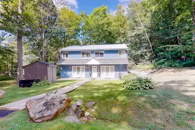 Image de Charming mountain retreat with a full kitchen, shared gas grill, & ski views