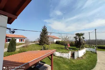 Image de Maison au calme à la campagne entre montagne et océan