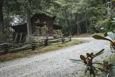 Image de 36 North | Blueberry Hideaway Cabin | Hot Tub