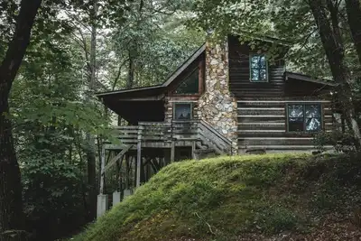 Image de 36 North | Pine Crest Cabin | Hot Tub • Pet Friendly