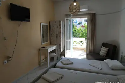 Image de Renia Studios -Studio pour 2 pers avec piscine