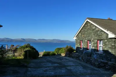 Image de Coastal Cottage with magnificent sea and mountains.