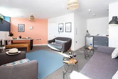 Image de Stylish City Apartment with Parking Bridge Square Apartments