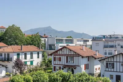 Image de Appartement moderne au centre-ville avec parking à Saint-Jean-de-Luz