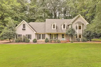 Image de Family-Friendly Athens Escape ~ 2 Mi to Uga!