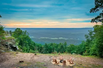 Image de Boulder Pointe- fire pit, hot tub, incredible views!