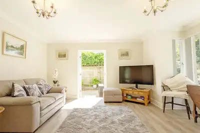 Image de Pears Grove - Southbourne  -  a family house that sleeps 6 guests  in 3 bedrooms