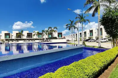 Image de Nueva Casa Familiar con Increíble Piscina y Espaciosa Para Niños