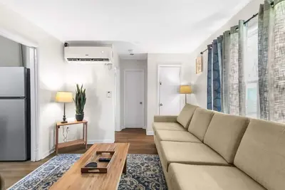 Image de Uptown Apartment, Near Parks! The Bricks Unit 3