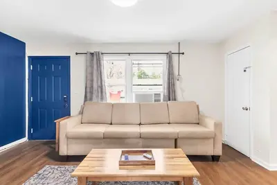 Image de Uptown Apartment, Near Parks! The Bricks Unit 5