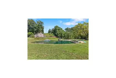 Image de Charming cottage overlooking pond and meadows