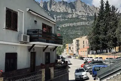 Image de Rustic, spacious apartment next to the Montserrat mountain