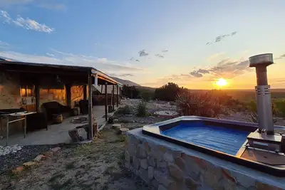 Image de Romantic Stone cottage with wood fired hot tub