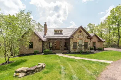 Image de Serene Stay w/ Hot Tub, Dock & Game Room