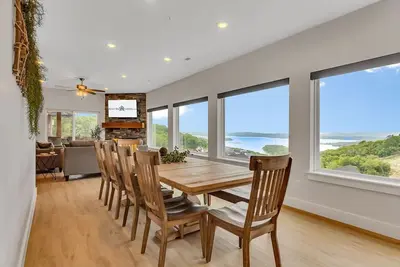 Image de Lakeview Getaway with Private Hot Tub, $400 in Daily Free Fun & Community Indoor Pool