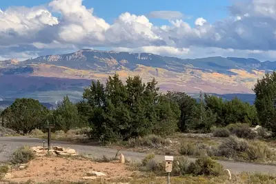 Image de Close to Mountains, spacious + movie room +views