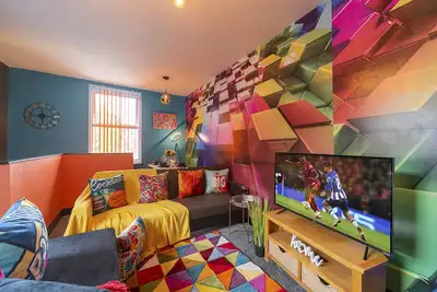 Image de 💥Vibrant 💥Funkily Decorated 💥2 Bedroom 💥4 Beds