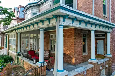 Image de Engle's Place-Newly Renovated Historic Hbg Home