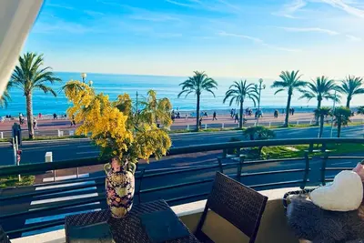 Image de Stunning endlessly panoramiques Méditerranée sea views! Beachfront! Waterfront!