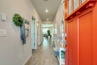 Image de *Gorgeous New Home with a Community Pool and 14 acre Park! *