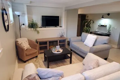 Image de Cozy & Bright 3 Bedroom, 2 Bath Basement Suite