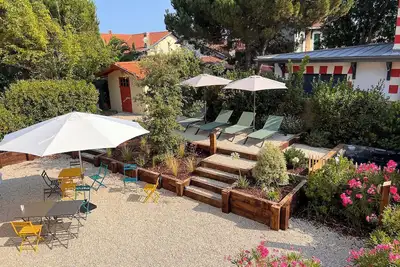 Image de A 5 mn des plages à pied, magnifique villa arcachonnaise avec billard et jaccuzi