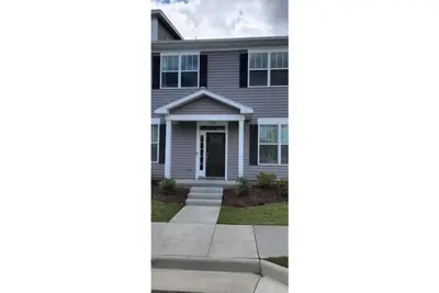 Private 2 Bedroom 2. 5 Bathroom Townhouse
