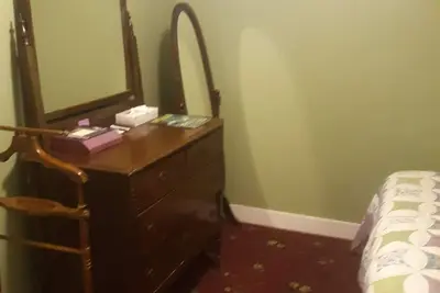 Image de Magnolia Gallery & Inn - lodging in an1864 building in a living  ghost  town.