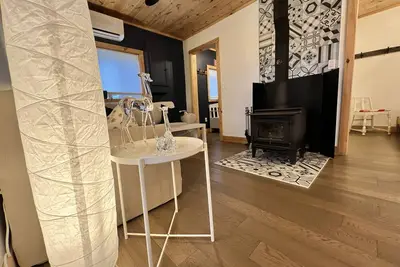 Image de Cozy Cabin 20m South of Tobermory-firepit, yard & walking distance to Lake Huron