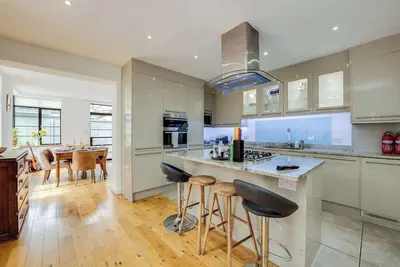 Image de Fantastic garden flat in a stylish Art Deco building Southsea