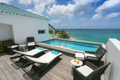 Image de Blue Dove Early Bird Offer – 10% | Beach Front - Located in  Fabulous Cupecoy with Private Pool