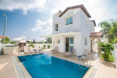 Image de Rent Your Dream Protaras Holiday Villa and Look Forward to Relaxing Beside Your Private Pool