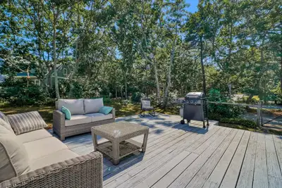 Image de Dog-friendly home with beautiful deck & Ac - close to 3 towns & great beaches