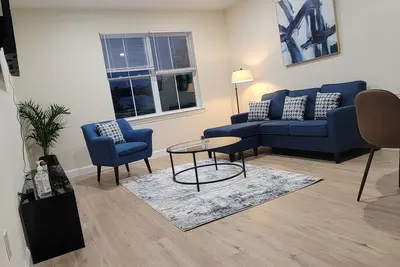 Cozy 2-Bed/2-Bath w/free Parking on premise