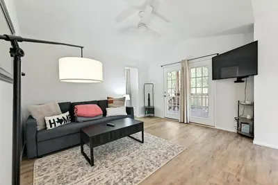 Image de A Secluded Urban Escape