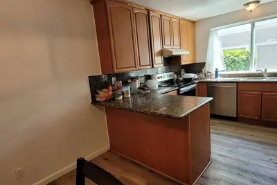 Image de Prime location - Family sized house with dual balcony