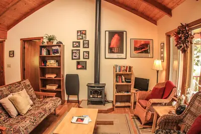 Image de Cute, spacious rainforest cottage close to Hvnp