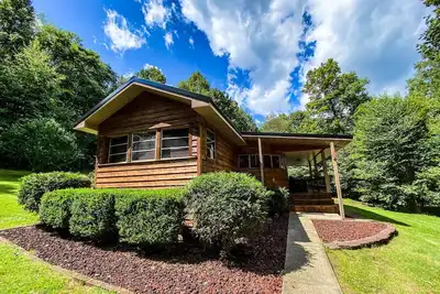 Image de A Perfect Hideaway - Cozy Laurel Highlands Retreat w/ Hot Tub & Fire Pit