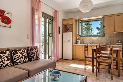Image de Logement de vacances \"Alkionides Apartment 1\" avec vue sur la pinède